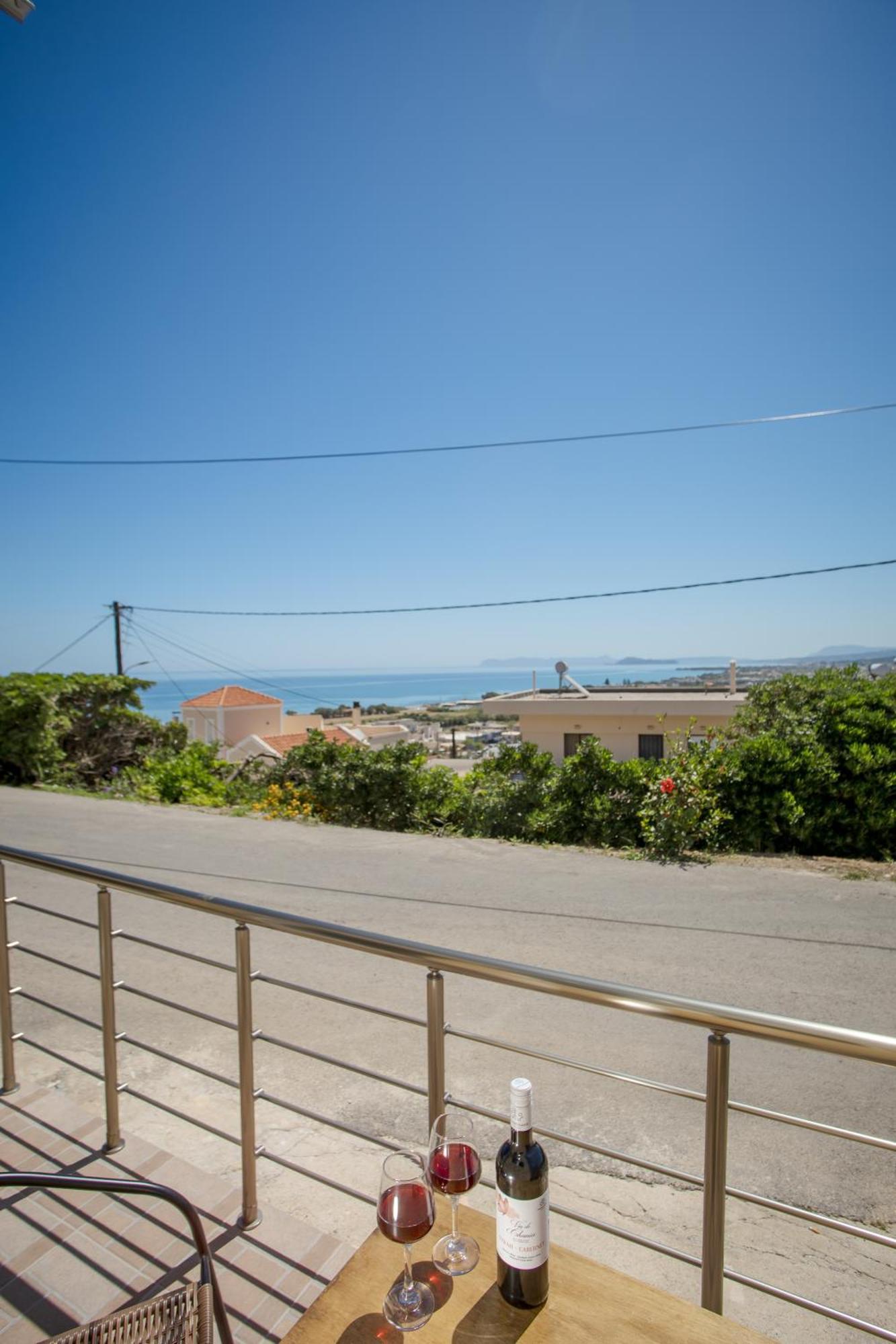 Petra's Charming Home, 500m To Appartement