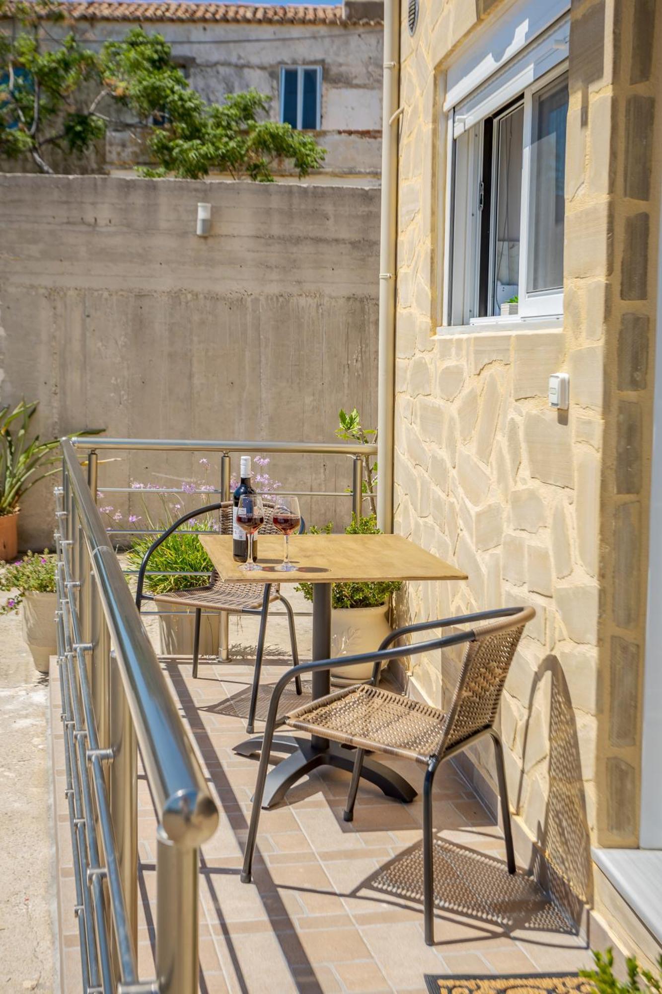 דירה Petra's Charming Home, 500m To חאניה